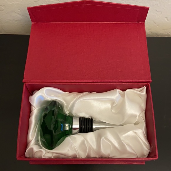 NWT Emerald Green Gem Bottle Stopper - Picture 4 of 4